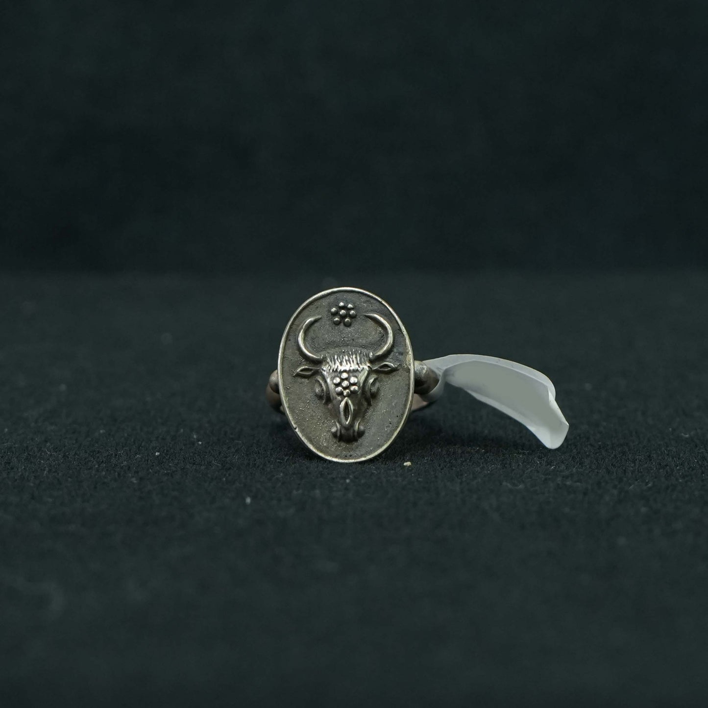 G37 - Greek Ring Bull