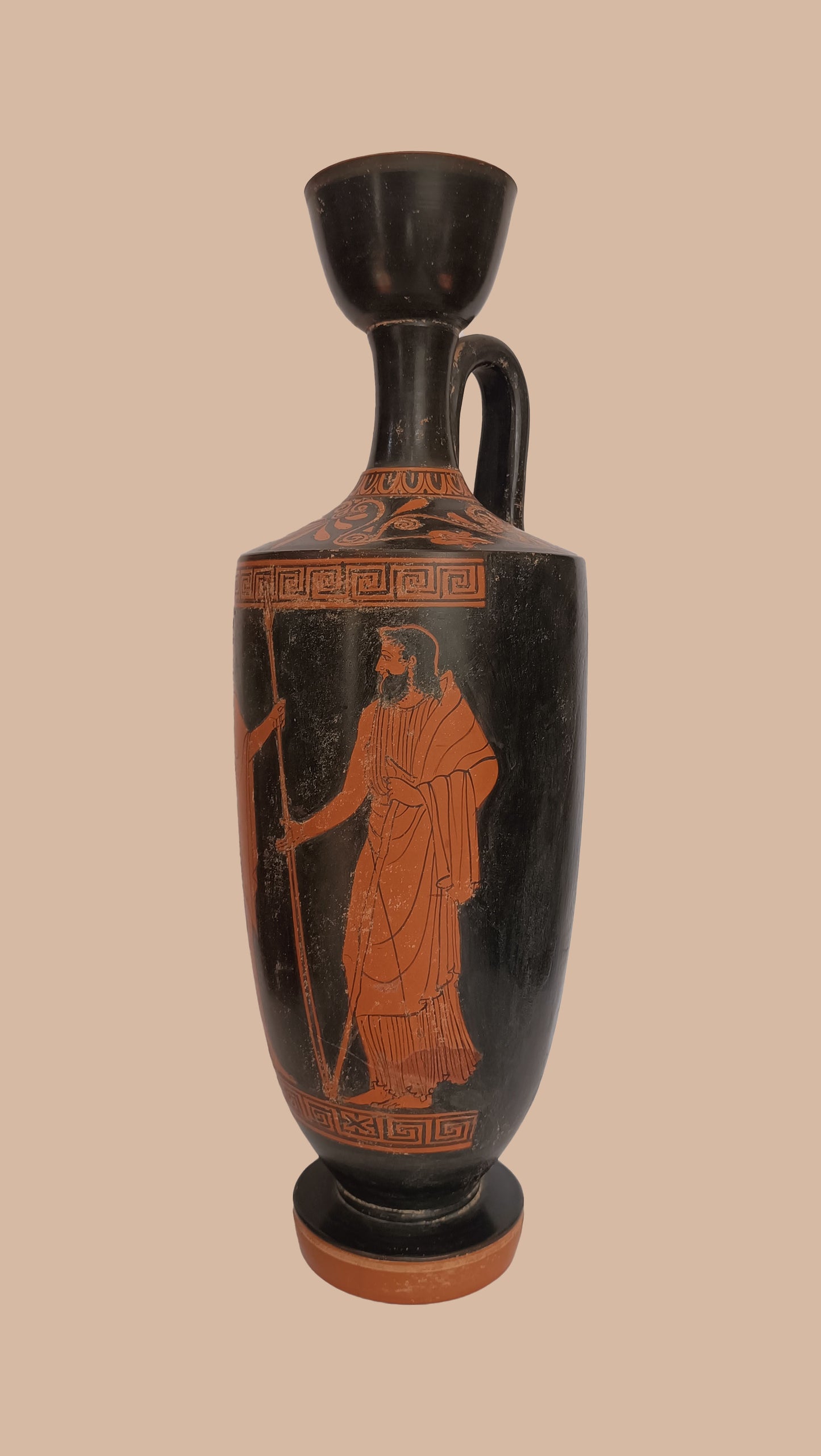4 - Lekythos con Corpo Rigonfio a figure rosse