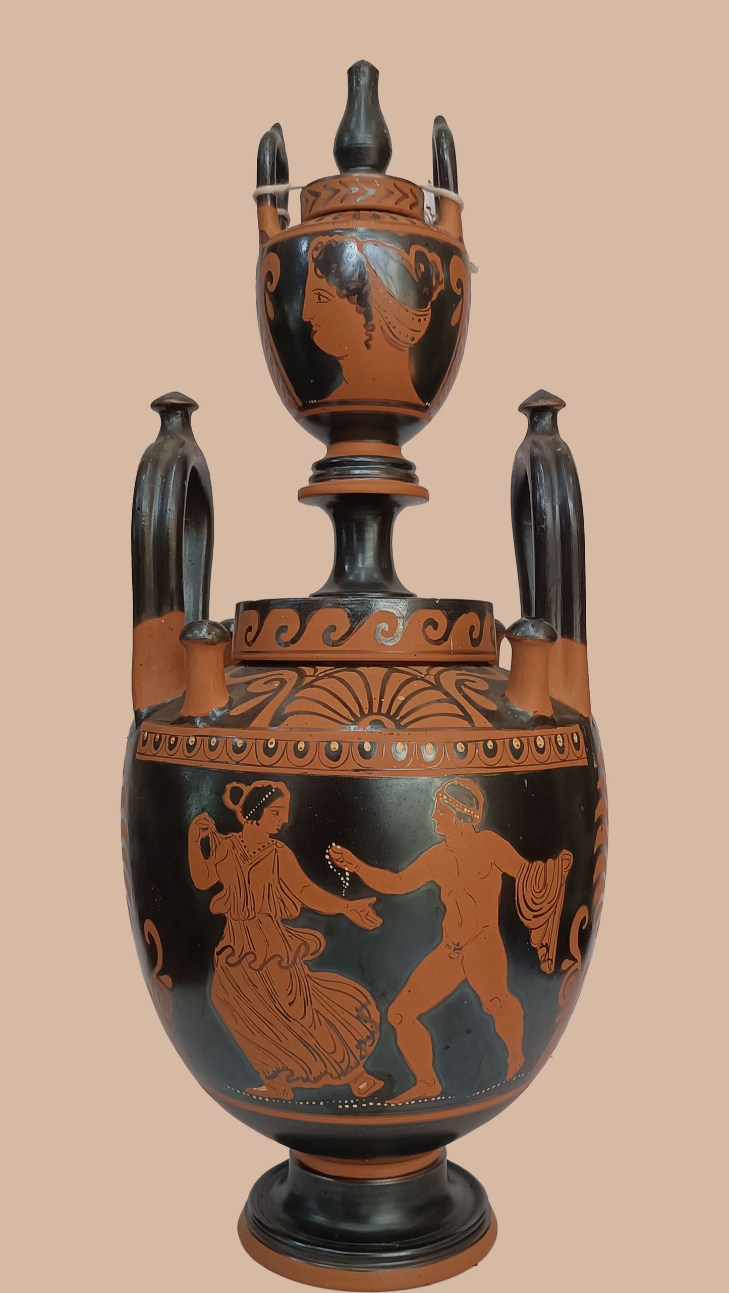 15 - Lebes Gamikos a figure rosse