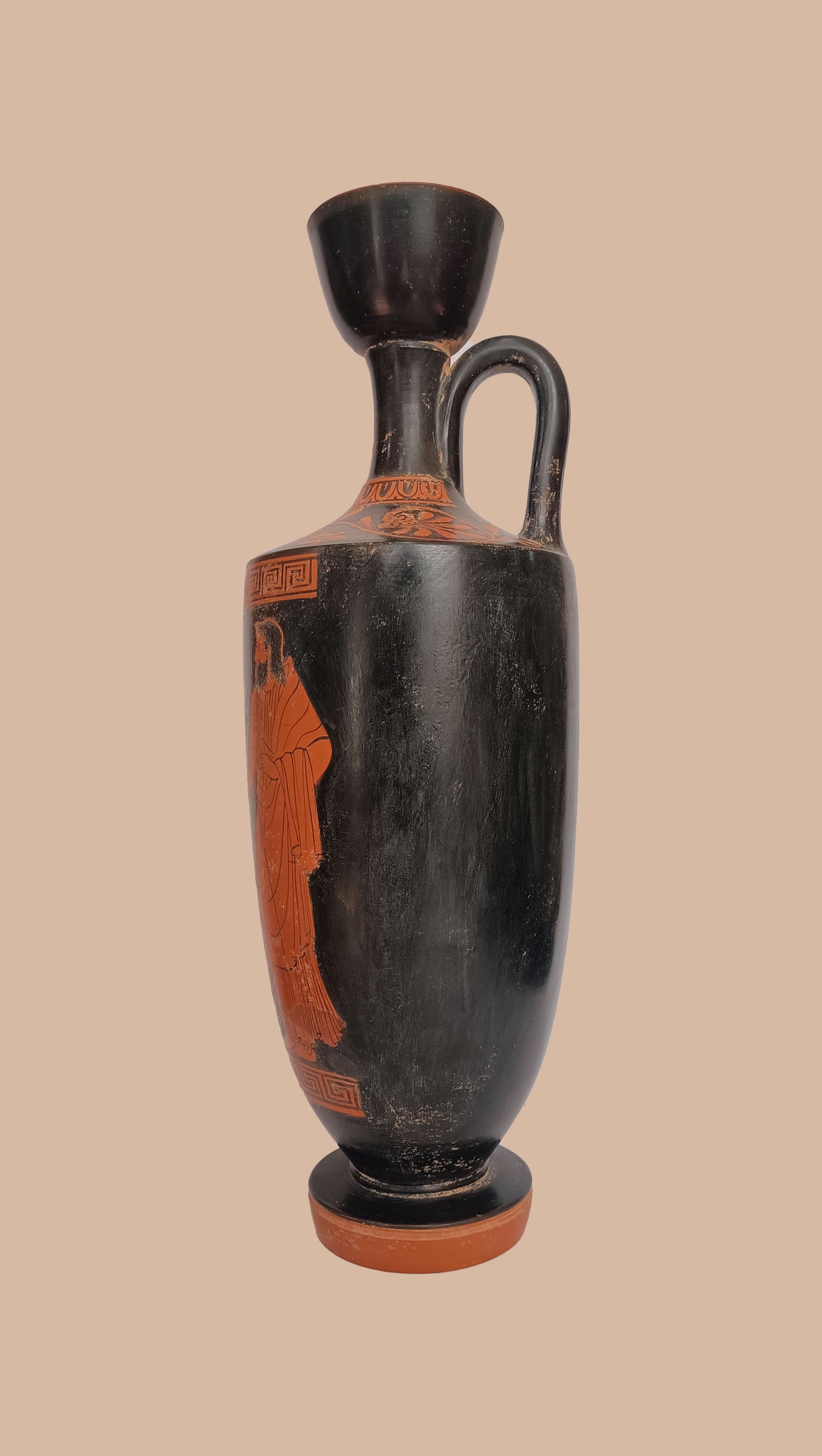 4 - Lekythos con Corpo Rigonfio a figure rosse