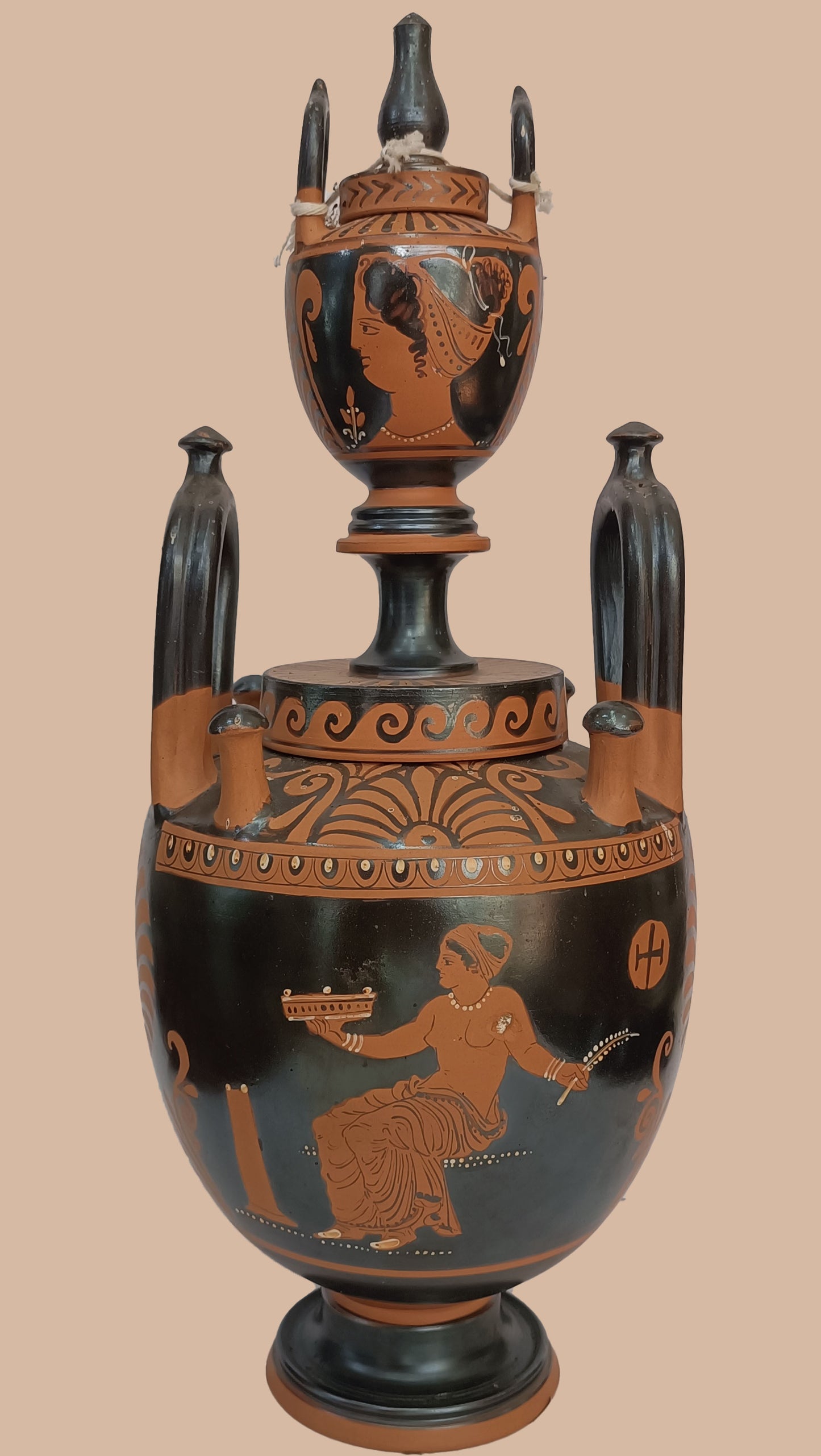 15 - Lebes Gamikos a figure rosse