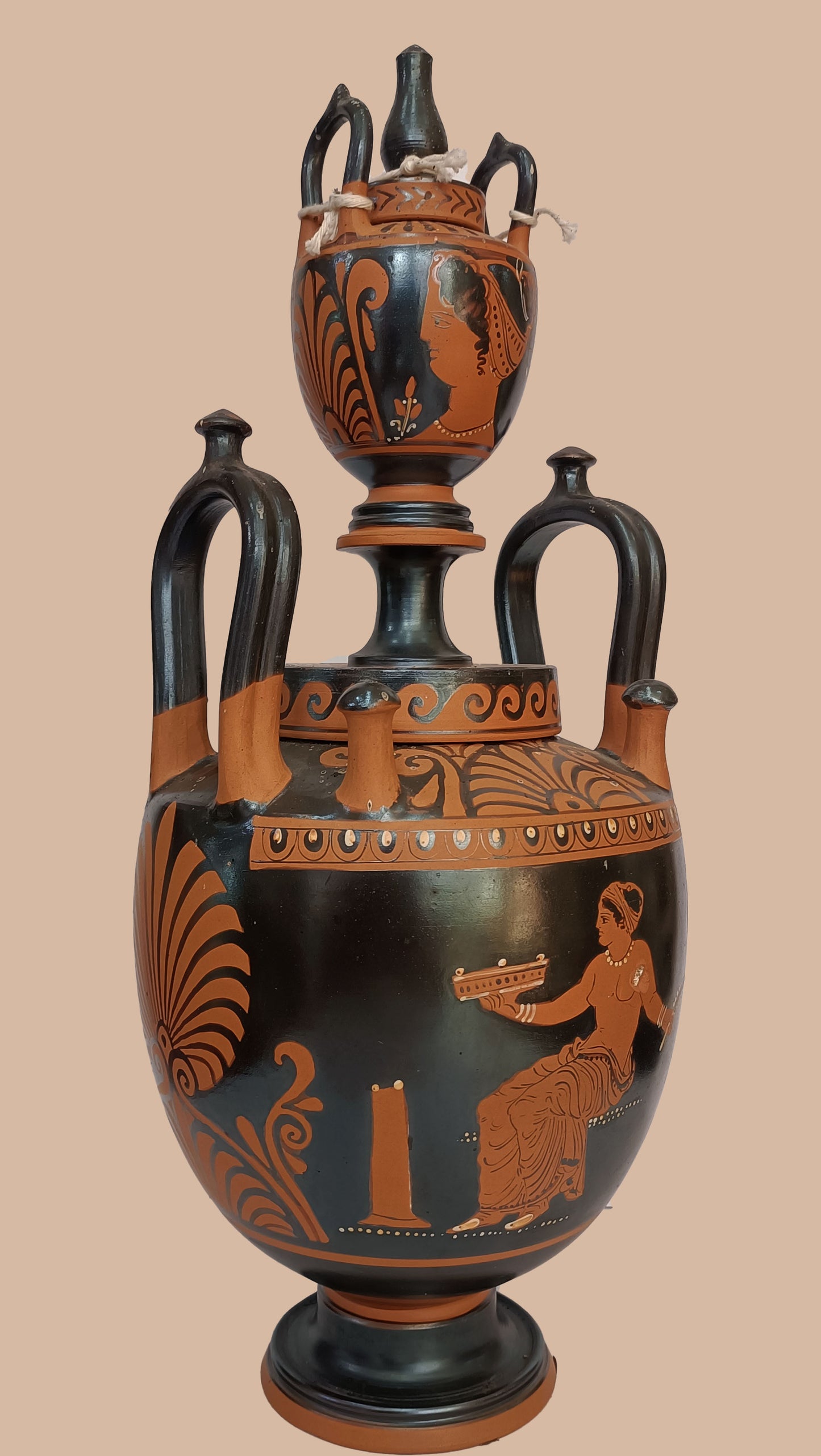 15 - Lebes Gamikos a figure rosse